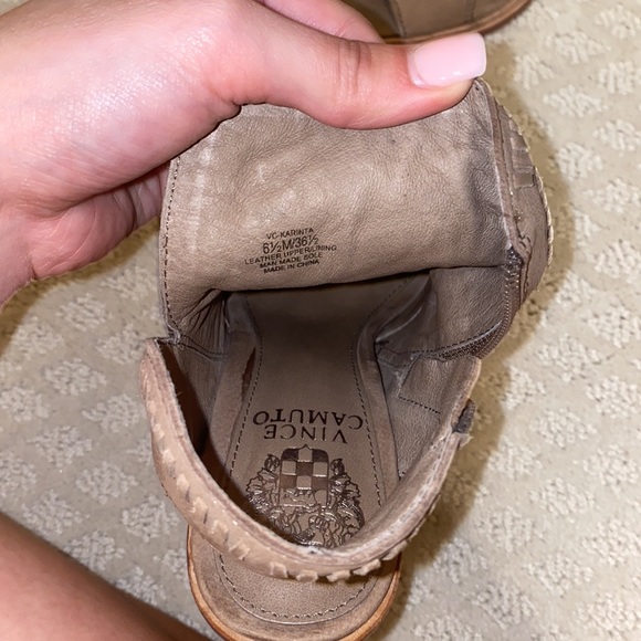 6.5 vince camuto heeled boots - Picture 3 of 4